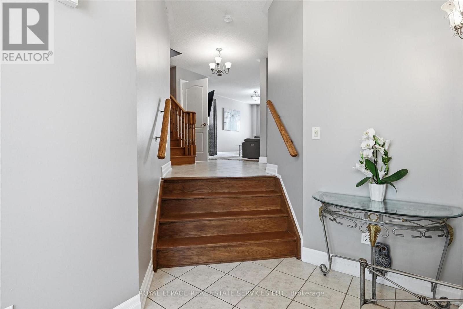 2605 Longridge Crescent, Oakville, Ontario  L6H 6S1 - Photo 5 - W13096068