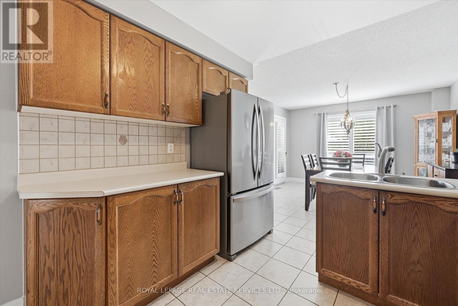 2605 Longridge Crescent, Oakville, Ontario  L6H 6S1 - Photo 8 - W13096068