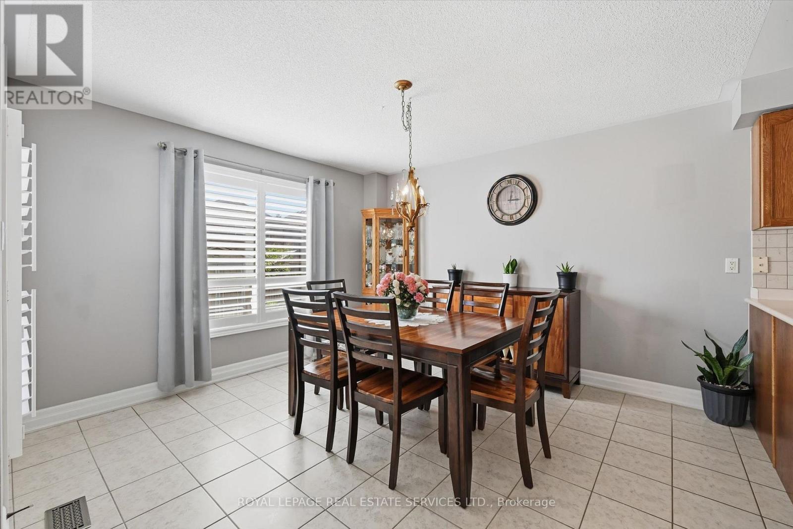 2605 Longridge Crescent, Oakville, Ontario  L6H 6S1 - Photo 9 - W13096068