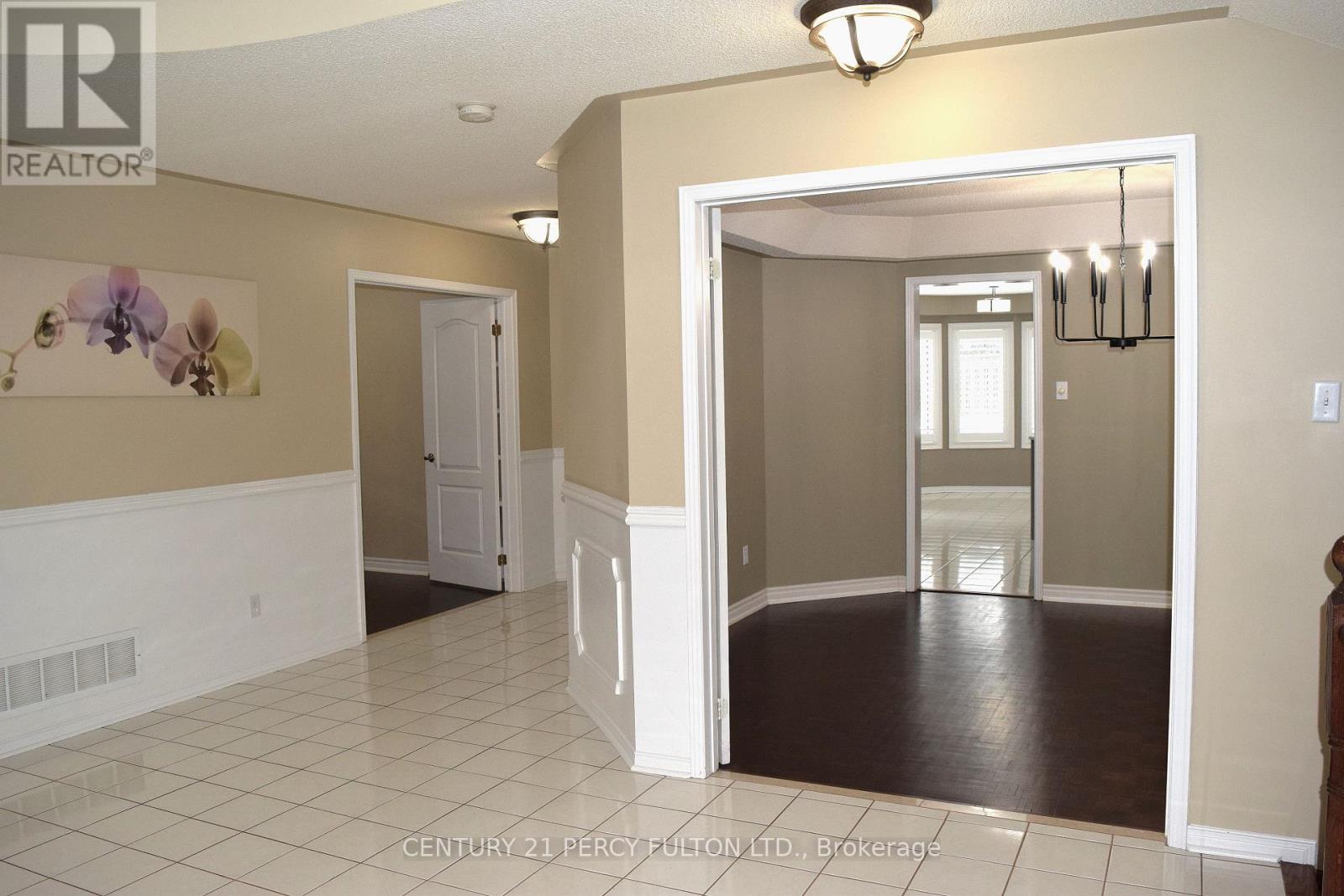 54 Cityview Circle, Barrie, Ontario  L4N 7V1 - Photo 5 - S13024080