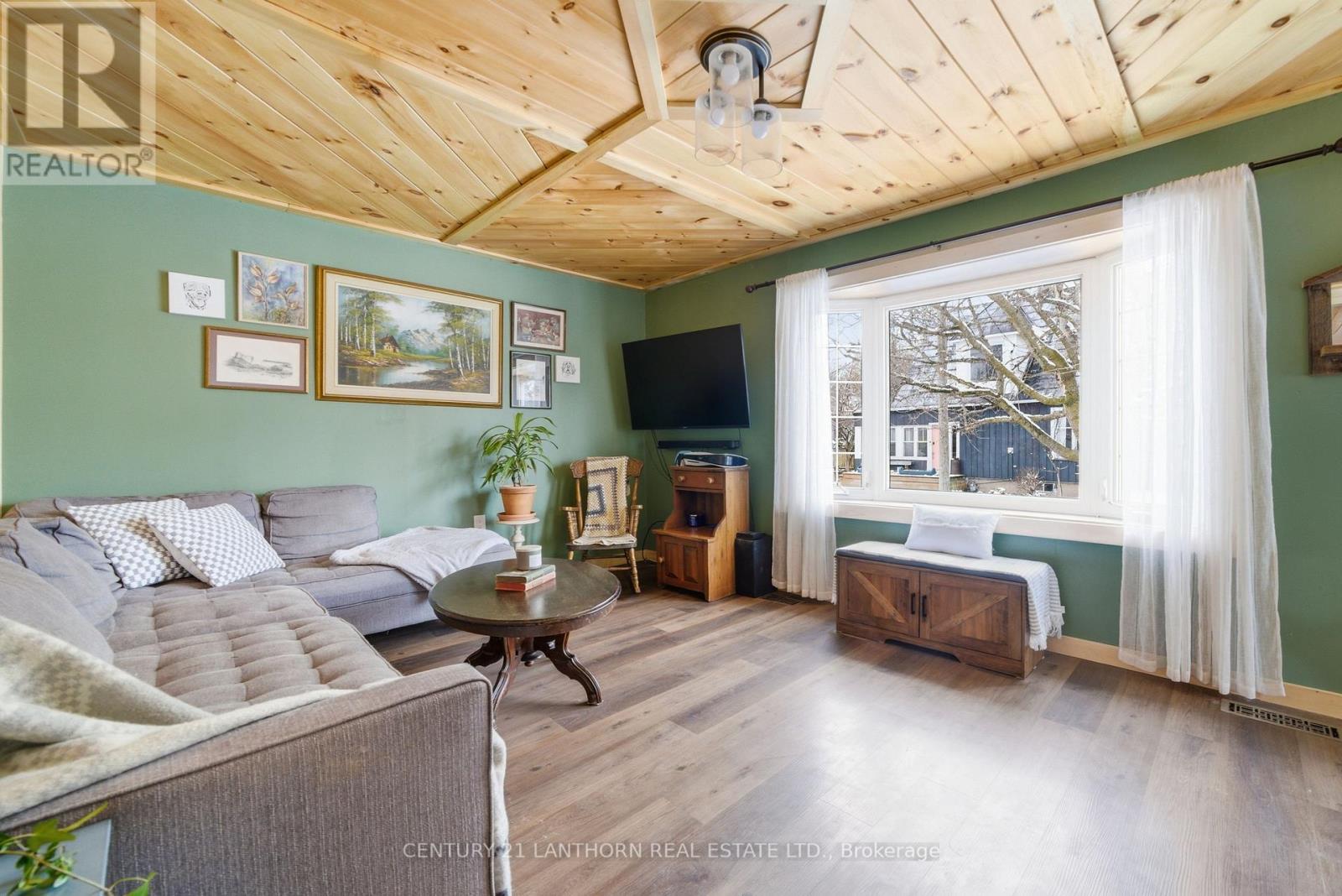 2 Duncan Street, Prince Edward County, Ontario  K0K 1T0 - Photo 1 - X12976498