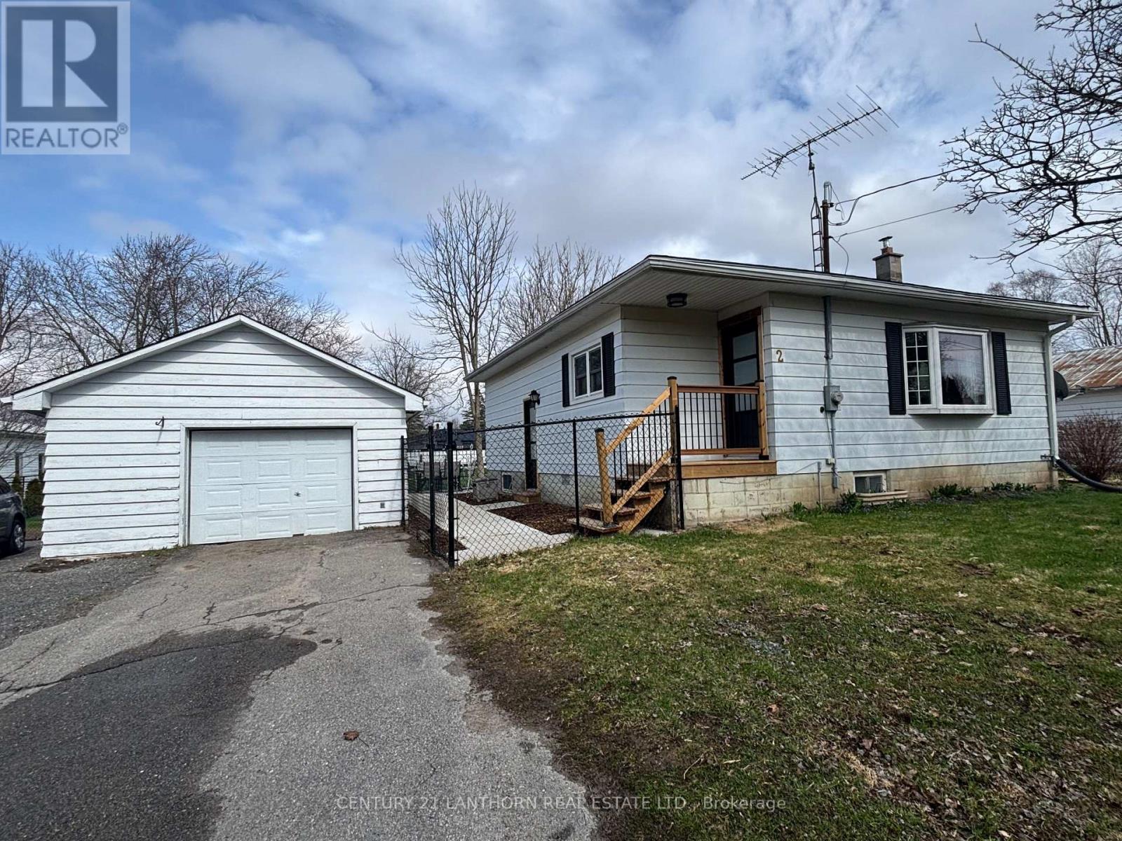 2 Duncan Street, Prince Edward County, Ontario  K0K 1T0 - Photo 2 - X12976498