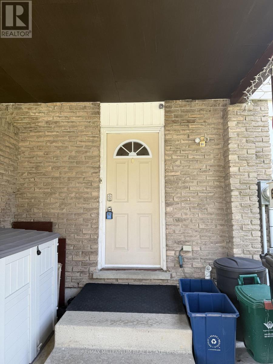 6 Cedarhill Crescent, Kitchener, Ontario  N2E 2H4 - Photo 3 - X13095772