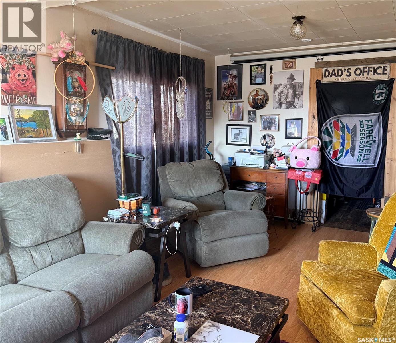 902 Fairford Street E, Moose Jaw, Saskatchewan  S6H 0G5 - Photo 2 - SK035230