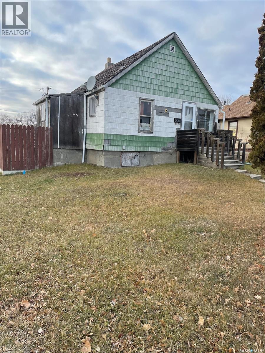 2080 Connaught Street, Regina, Saskatchewan  S4T 4T7 - Photo 2 - SK035193