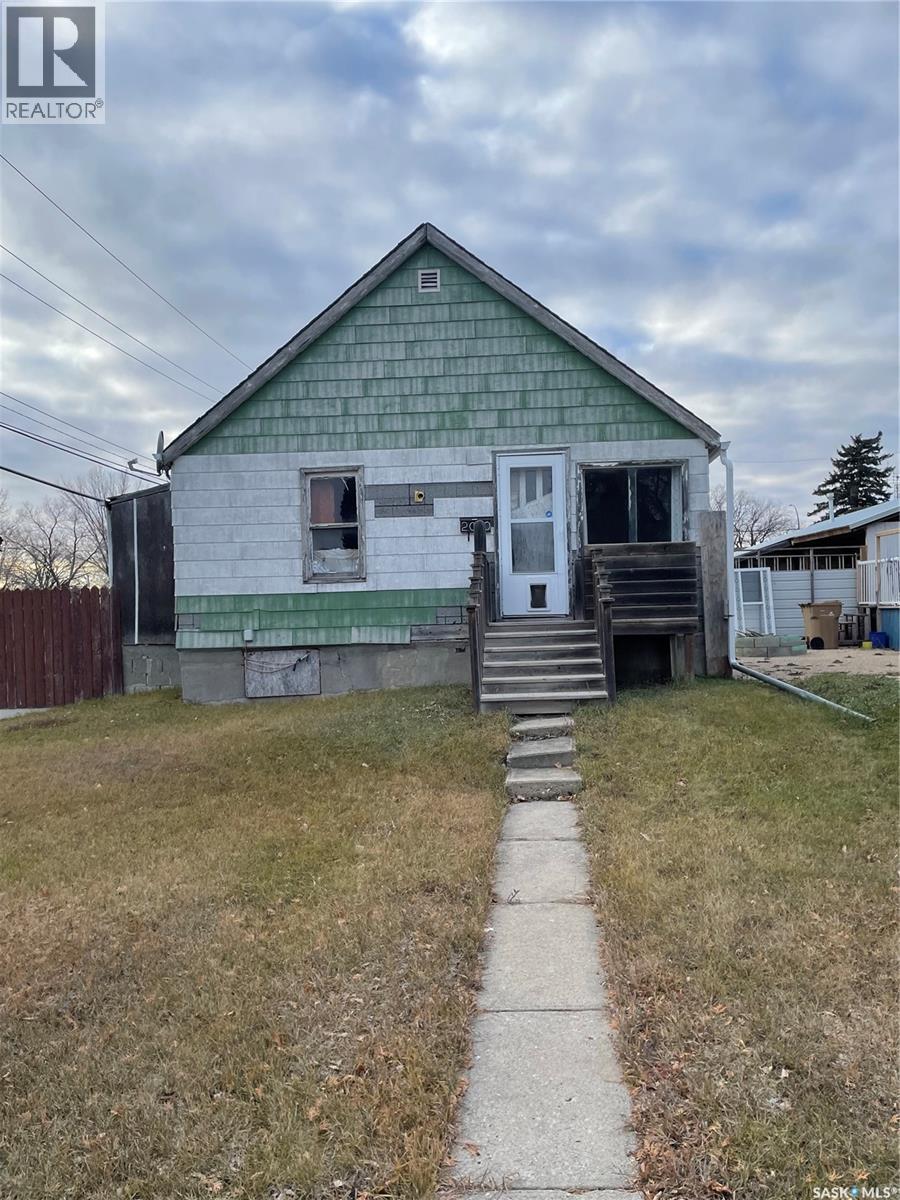 2080 Connaught Street, Regina, Saskatchewan  S4T 4T7 - Photo 3 - SK035193
