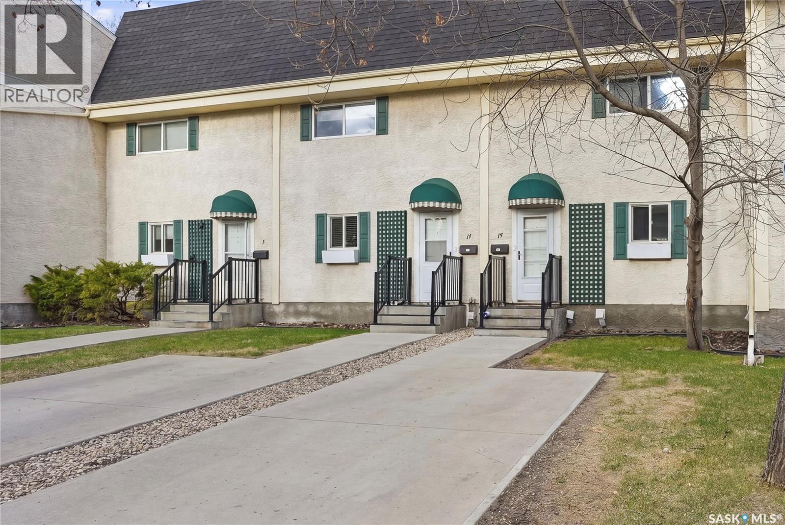 15 Killarney Way, Regina, Saskatchewan  S4S 6V8 - Photo 2 - SK035103