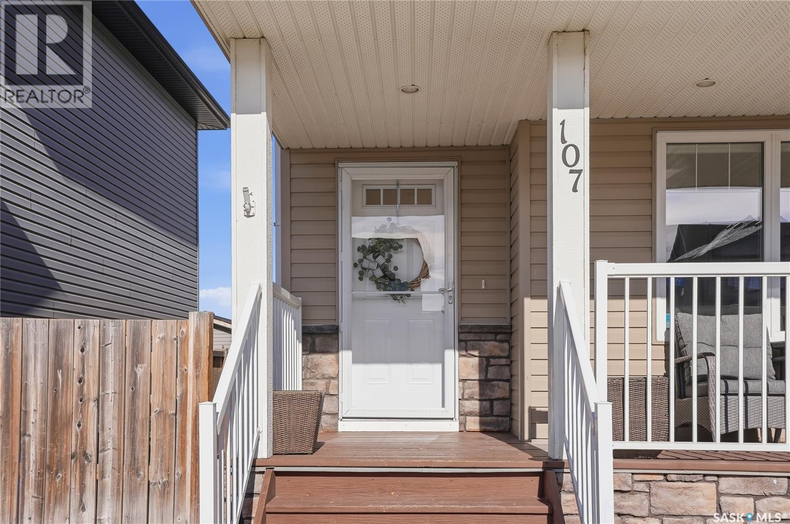 107 Langlois Way, Saskatoon, Saskatchewan  S7T 0N6 - Photo 2 - SK035081
