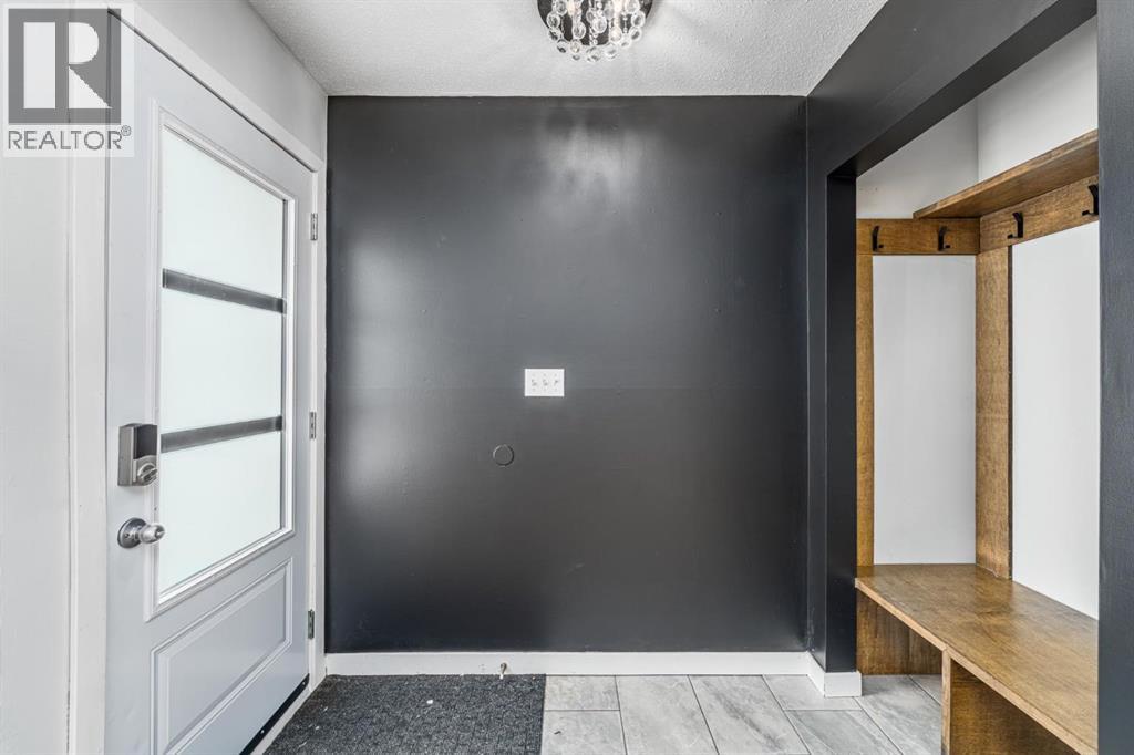 5207 5 Avenue Se, Calgary, Alberta  T2A 4X9 - Photo 5 - A2308700