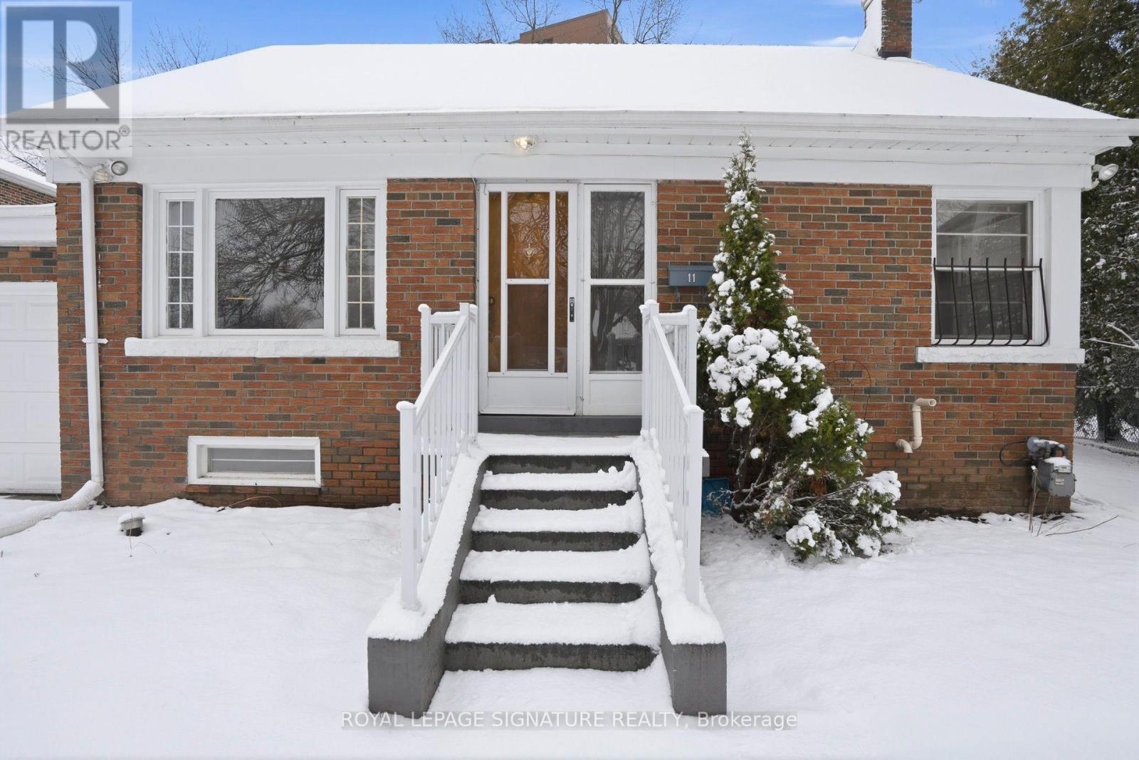 11 INNISDALE DRIVE, Toronto, Ontario