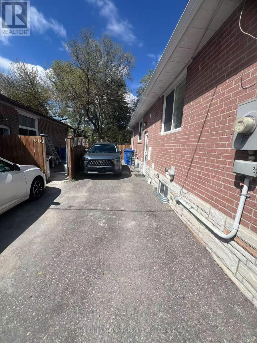 Bsmt Apt - 94 Longford Drive, Newmarket, Ontario  L3Y 2Y4 - Photo 2 - N13090974