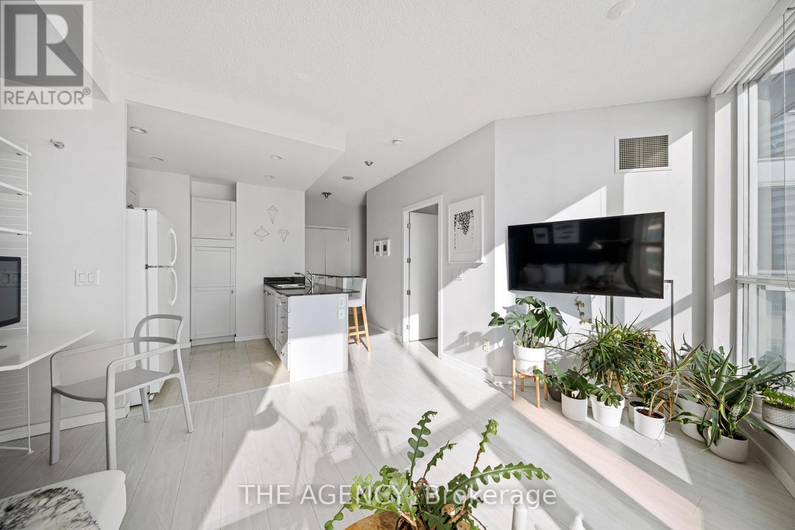3313 - 208 Queens Quay W, Toronto, Ontario  M5J 2Y5 - Photo 4 - C13096180