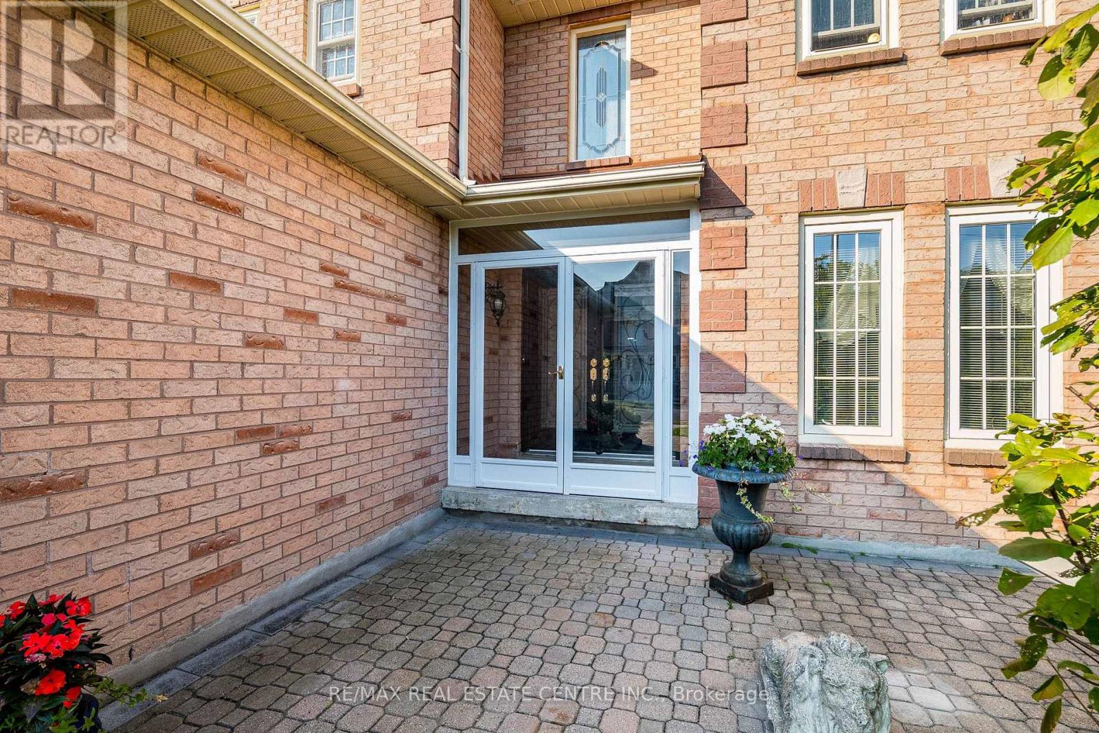 490 Old Harwood Avenue, Ajax, Ontario  L1T 3L1 - Photo 4 - E13096118