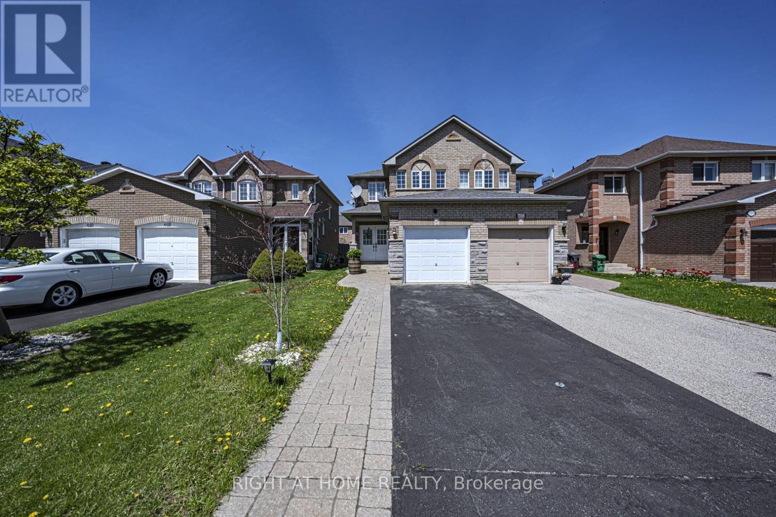 604 Summer Park Crescent, Mississauga, Ontario  L5B 4E9 - Photo 2 - W13083830