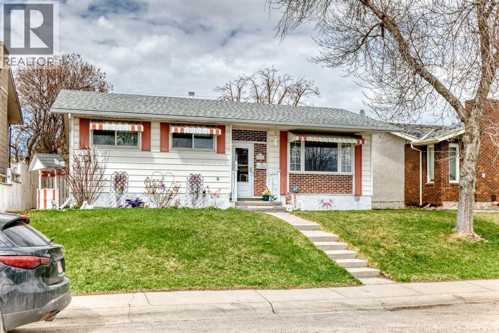 165 Marbrooke Circle Ne, Calgary, Alberta  T2A 2W4 - Photo 2 - A2305860