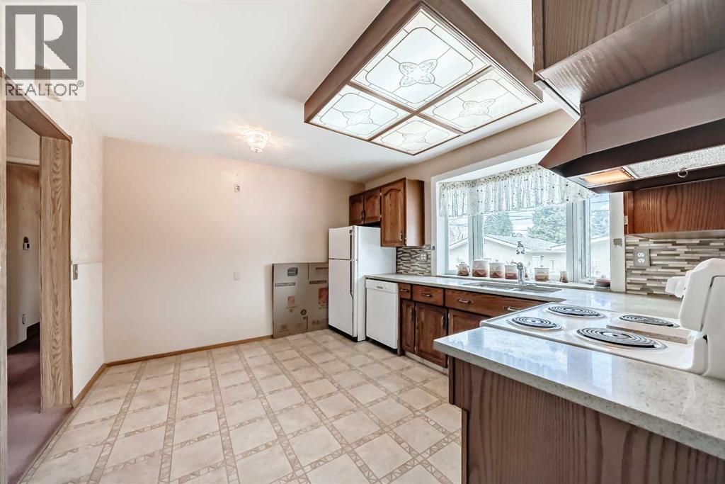 165 Marbrooke Circle Ne, Calgary, Alberta  T2A 2W4 - Photo 7 - A2305860