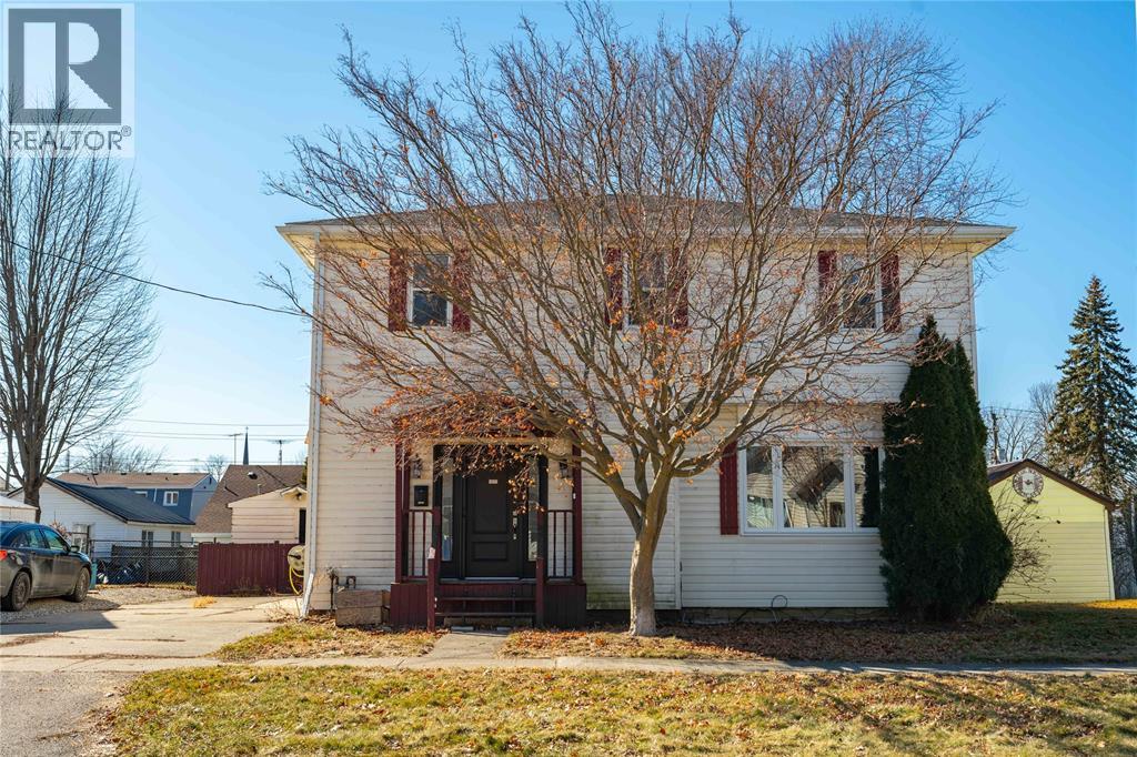 85 Main Street, Wallaceburg, Ontario  N8A 2G7 - Photo 1 - 26010176