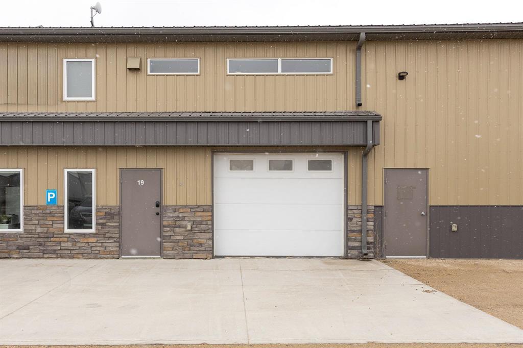 19 49 Clearsprings Road, Steinbach, Manitoba  R5G 1V2 - Photo 0 - 202605120