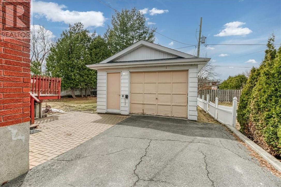 208 Claudia Court, Sudbury, Ontario  P3A 4C2 - Photo 3 - 2127515
