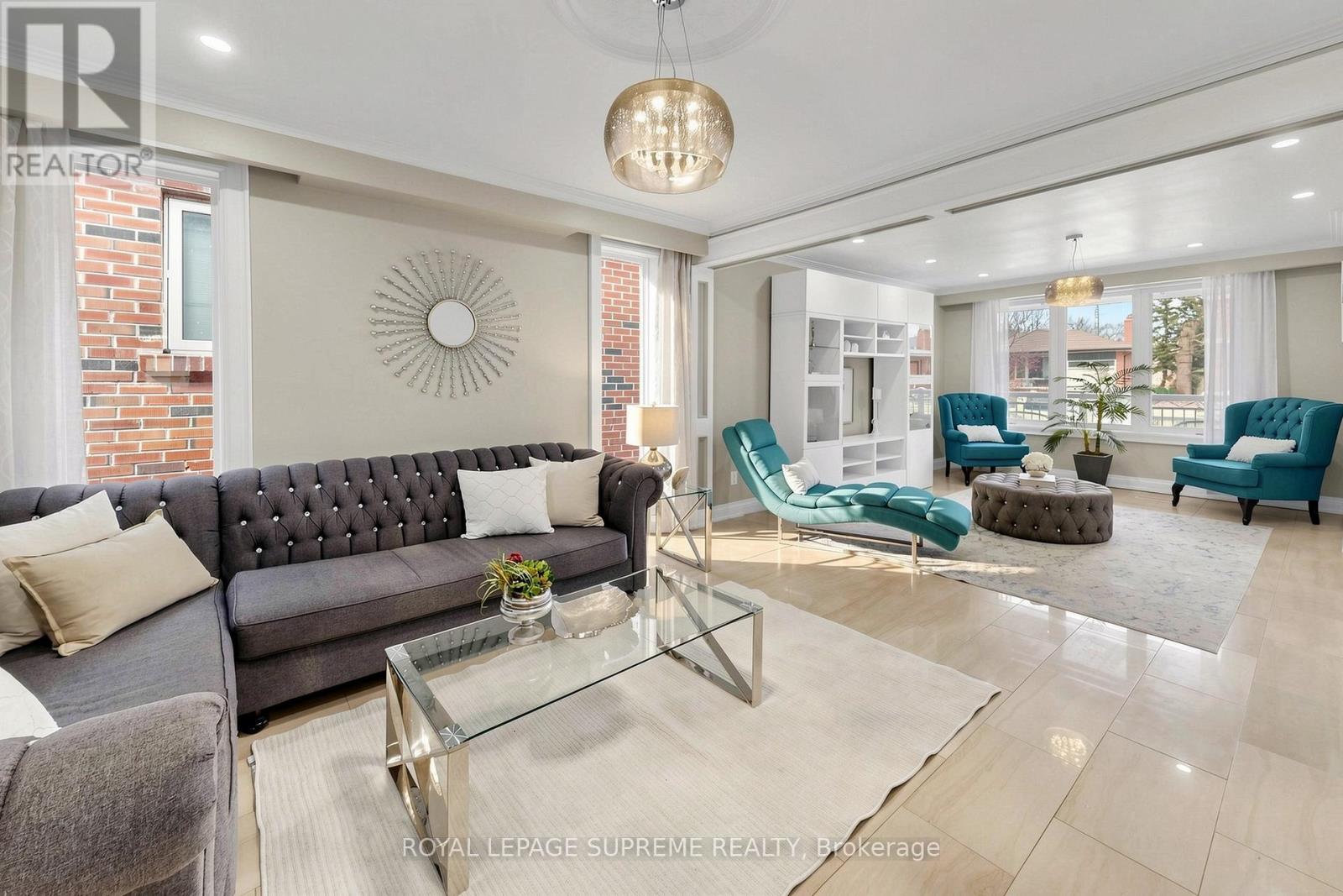 46 Chiswick Avenue, Toronto, Ontario  M6M 4T9 - Photo 5 - W13096116