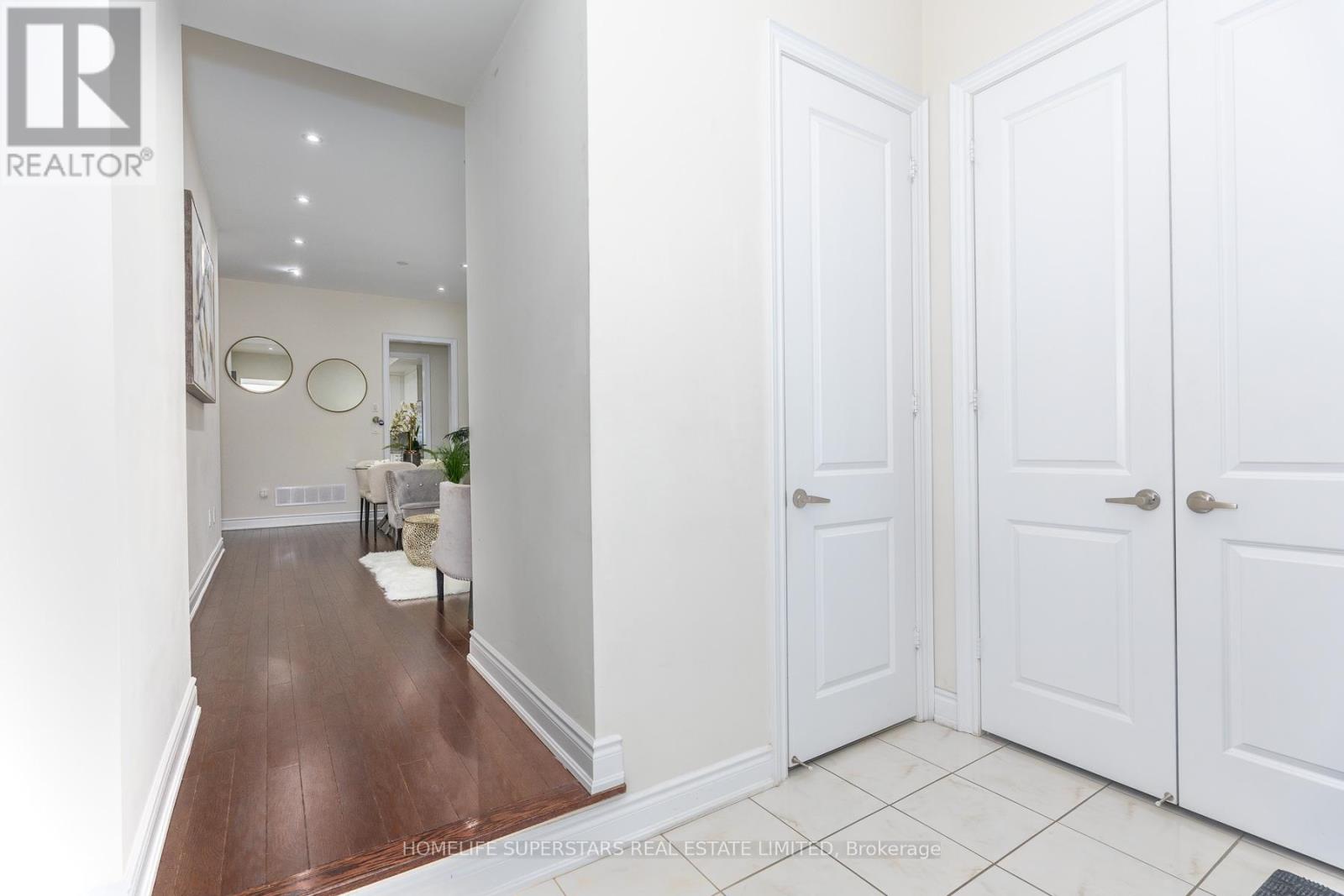 1188 Stag Hollow N, Oakville, Ontario  L6M 4G3 - Photo 3 - W13096144