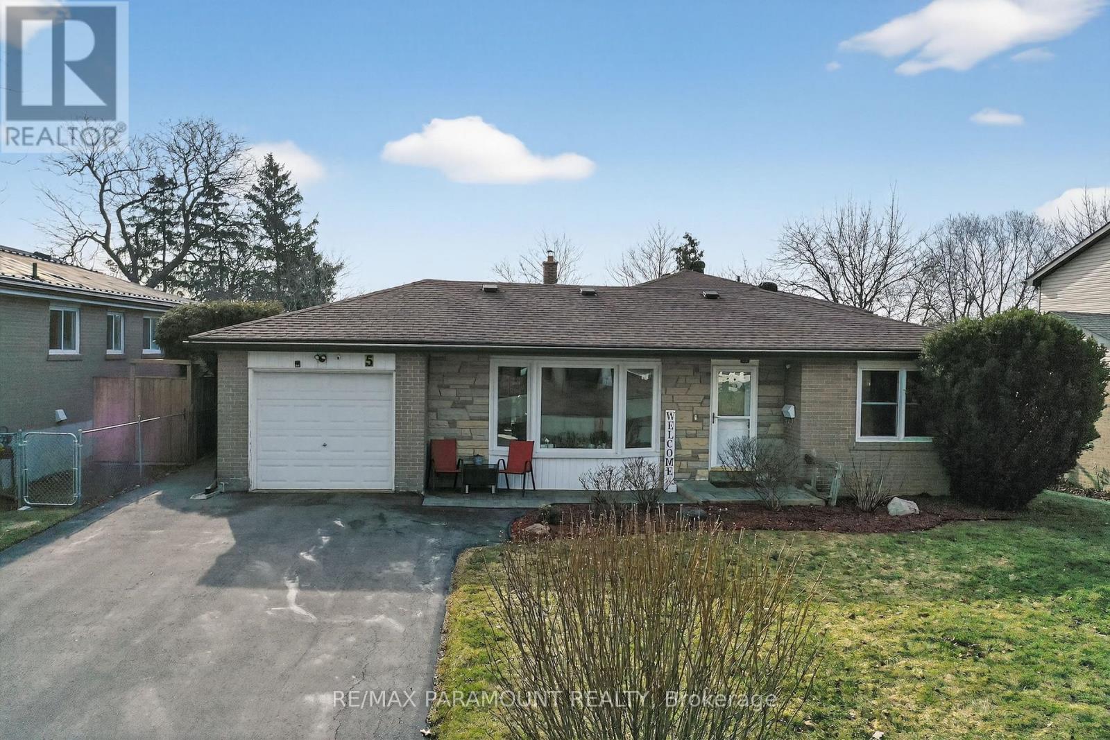 5 Cavendish Crescent, Brampton, Ontario  L6T 1Z3 - Photo 2 - W13096156