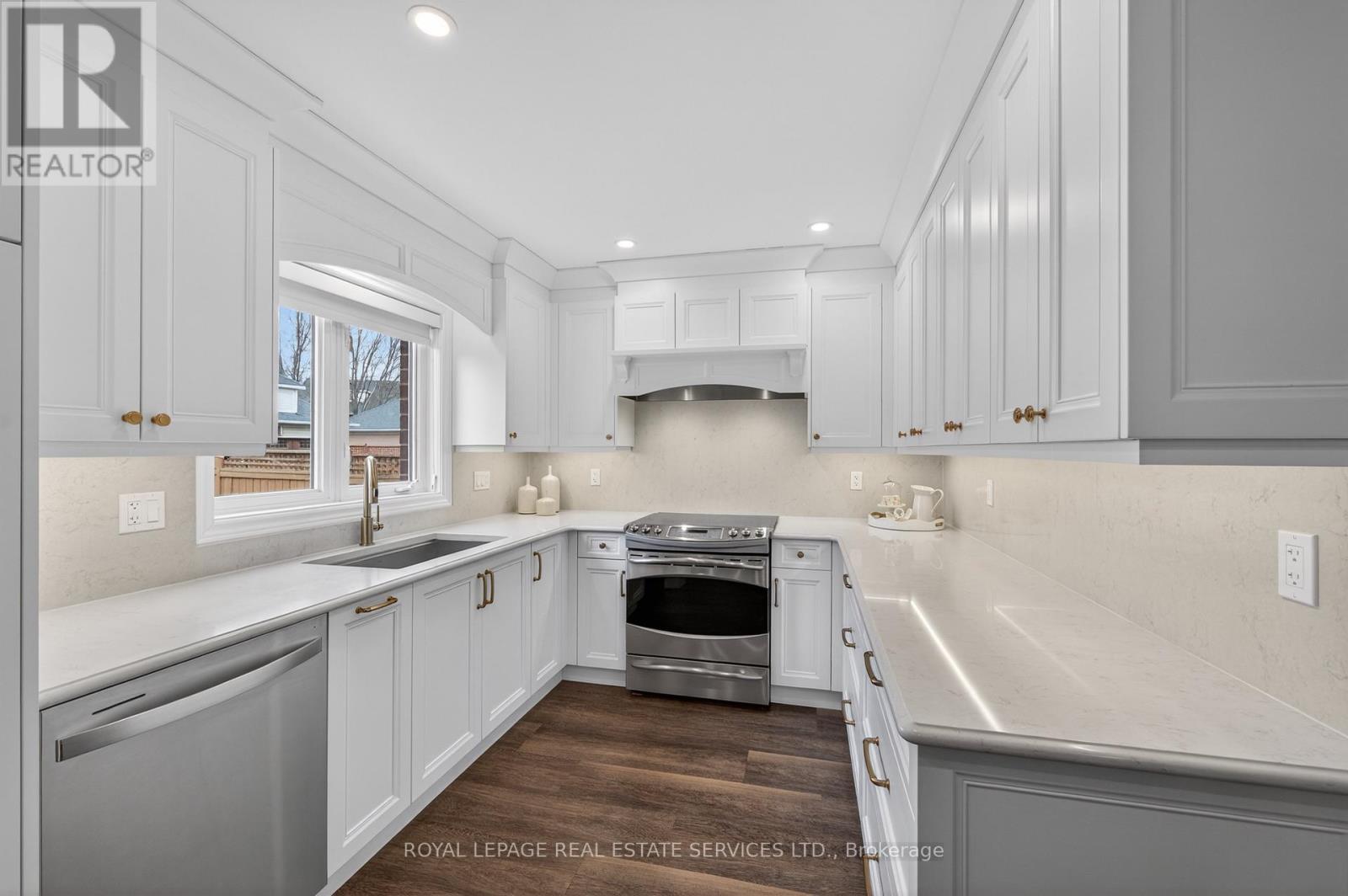 2393 Ennerdale Road, Oakville, Ontario  L6H 6N5 - Photo 8 - W13096278