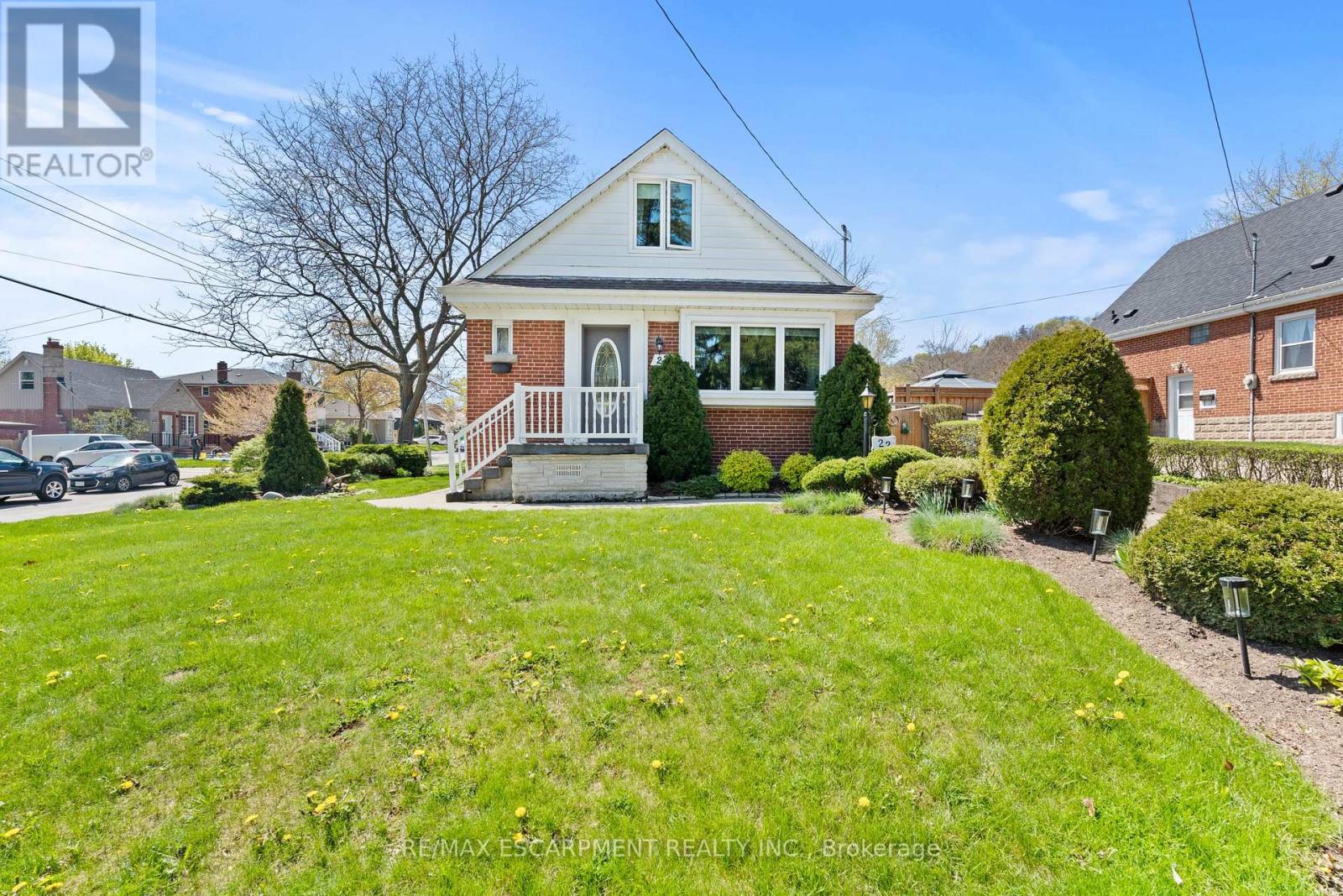 22 Dundonald Avenue, Hamilton, Ontario  L8K 4Z9 - Photo 3 - X13096172