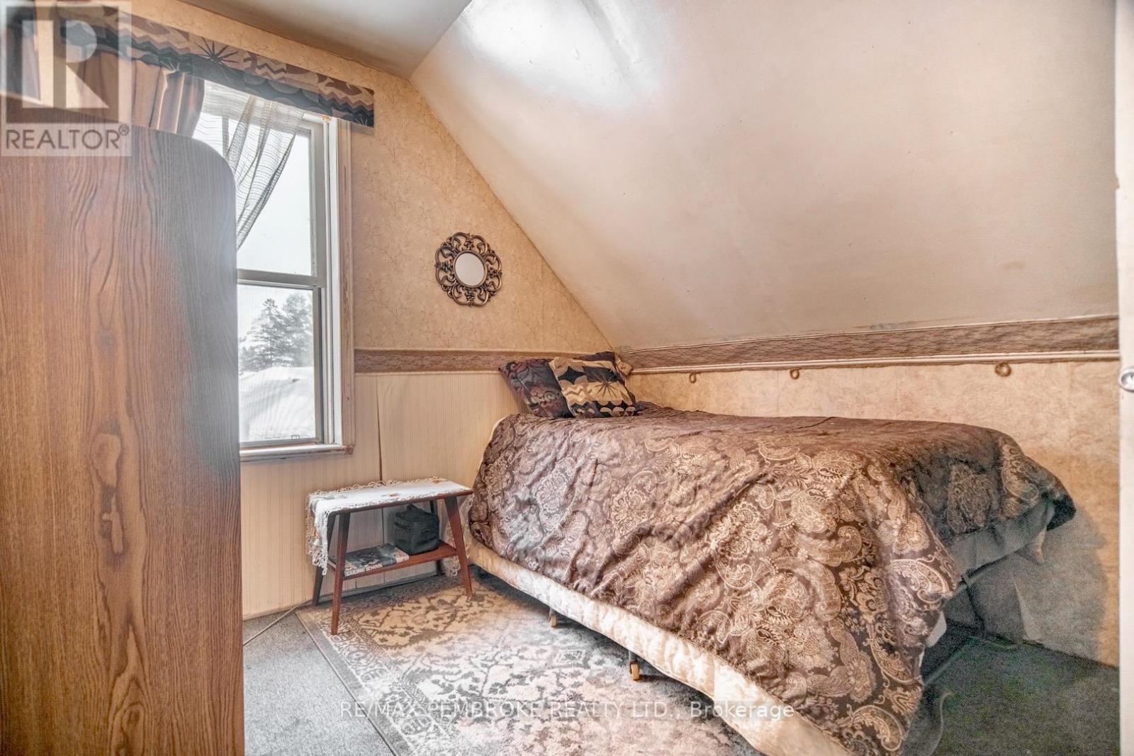476 Airport Road, Petawawa, Ontario  K8A 6W7 - Photo 4 - X12799856