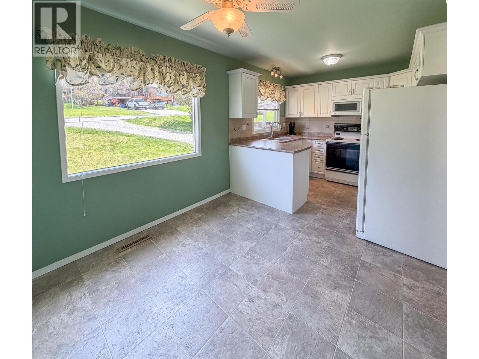 811 28th Avenue S, Cranbrook, British Columbia  V1C 3C8 - Photo 10 - 10386460