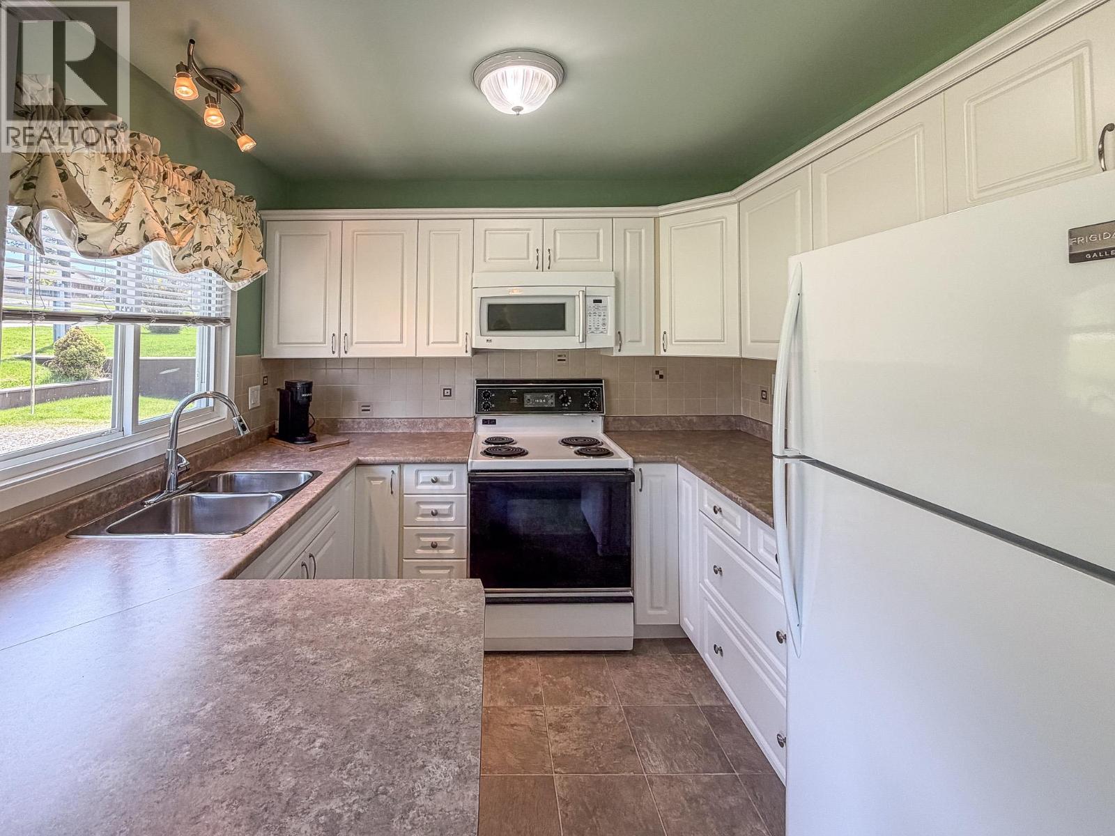 811 28th Avenue S, Cranbrook, British Columbia  V1C 3C8 - Photo 11 - 10386460