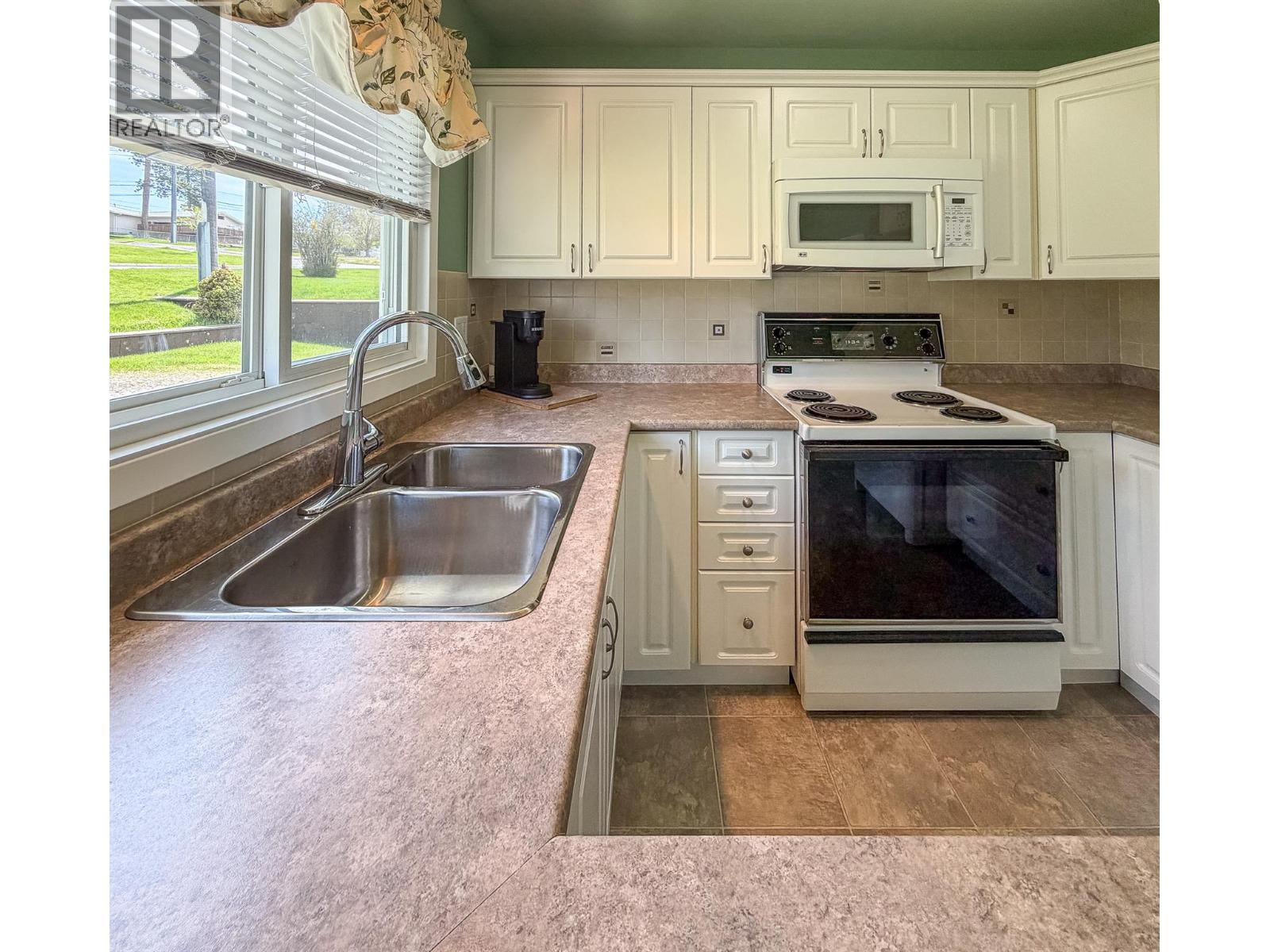 811 28th Avenue S, Cranbrook, British Columbia  V1C 3C8 - Photo 12 - 10386460