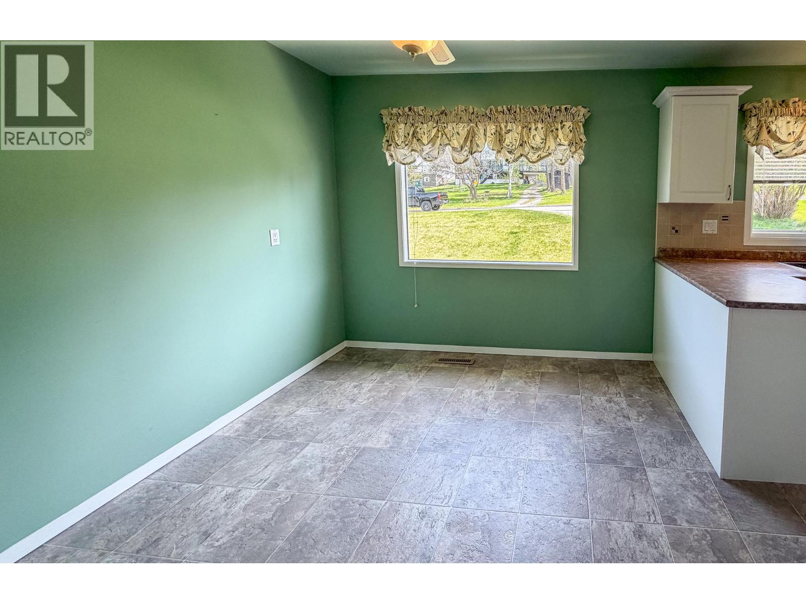 811 28th Avenue S, Cranbrook, British Columbia  V1C 3C8 - Photo 8 - 10386460
