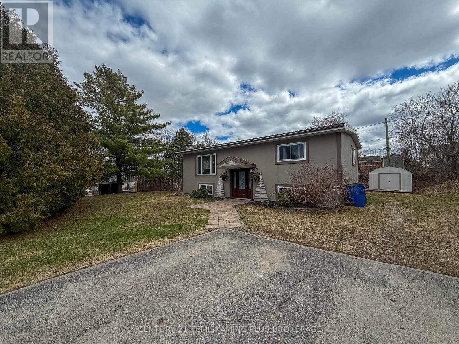 494 Amwell Street, Temiskaming Shores, Ontario  P0J 1K0 - Photo 2 - T13096588