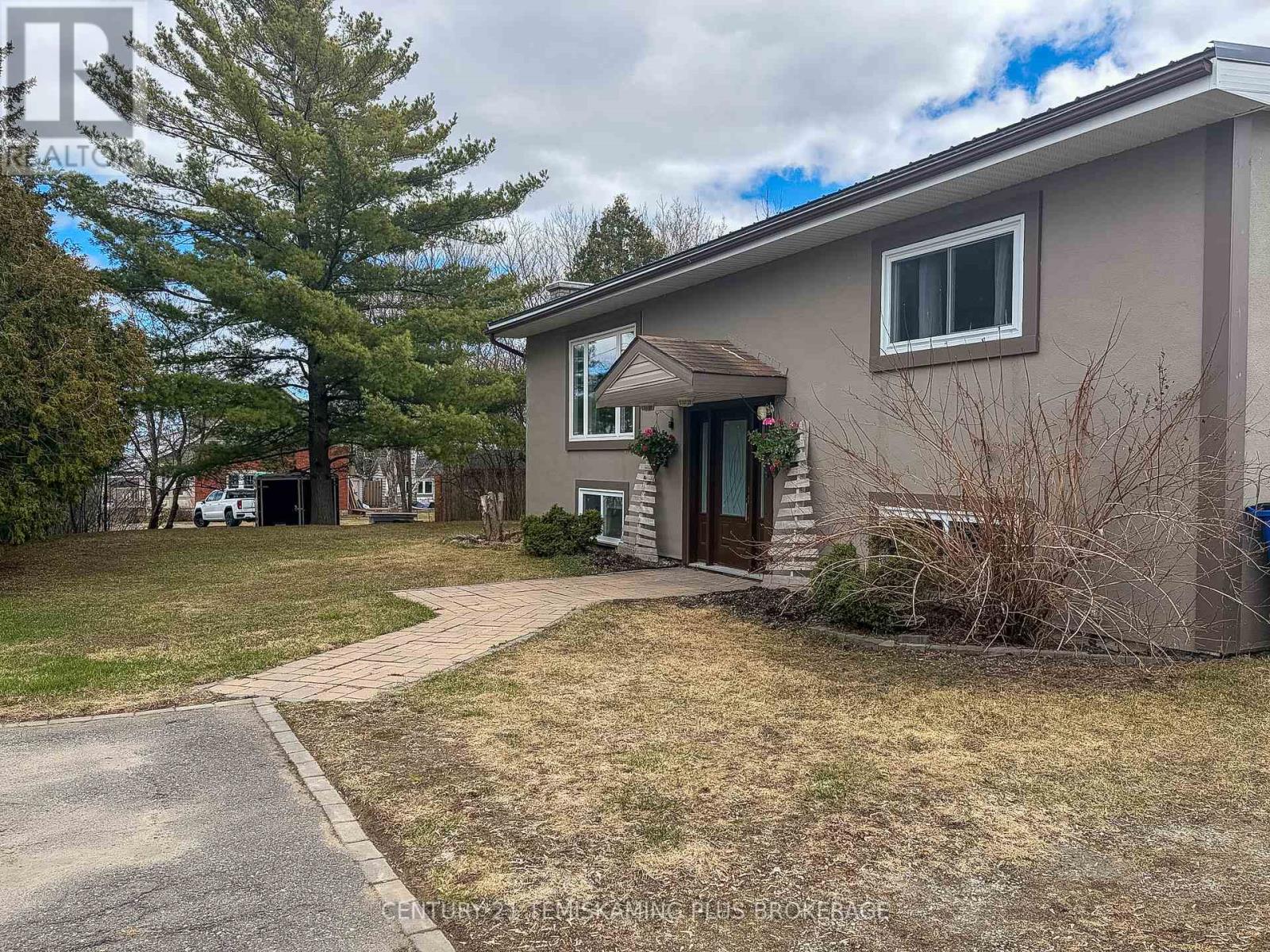 494 Amwell Street, Temiskaming Shores, Ontario  P0J 1K0 - Photo 3 - T13096588