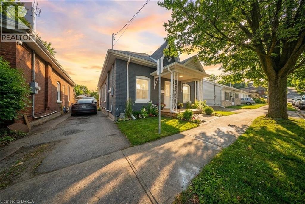 8 MAIN Street, Brantford, Ontario