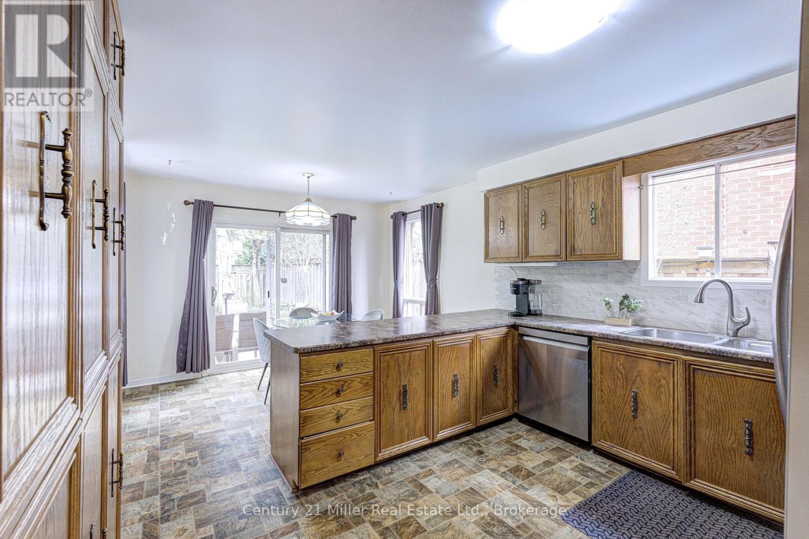 2046 Oxford Avenue, Oakville, Ontario  L6H 4K7 - Photo 13 - W13096620
