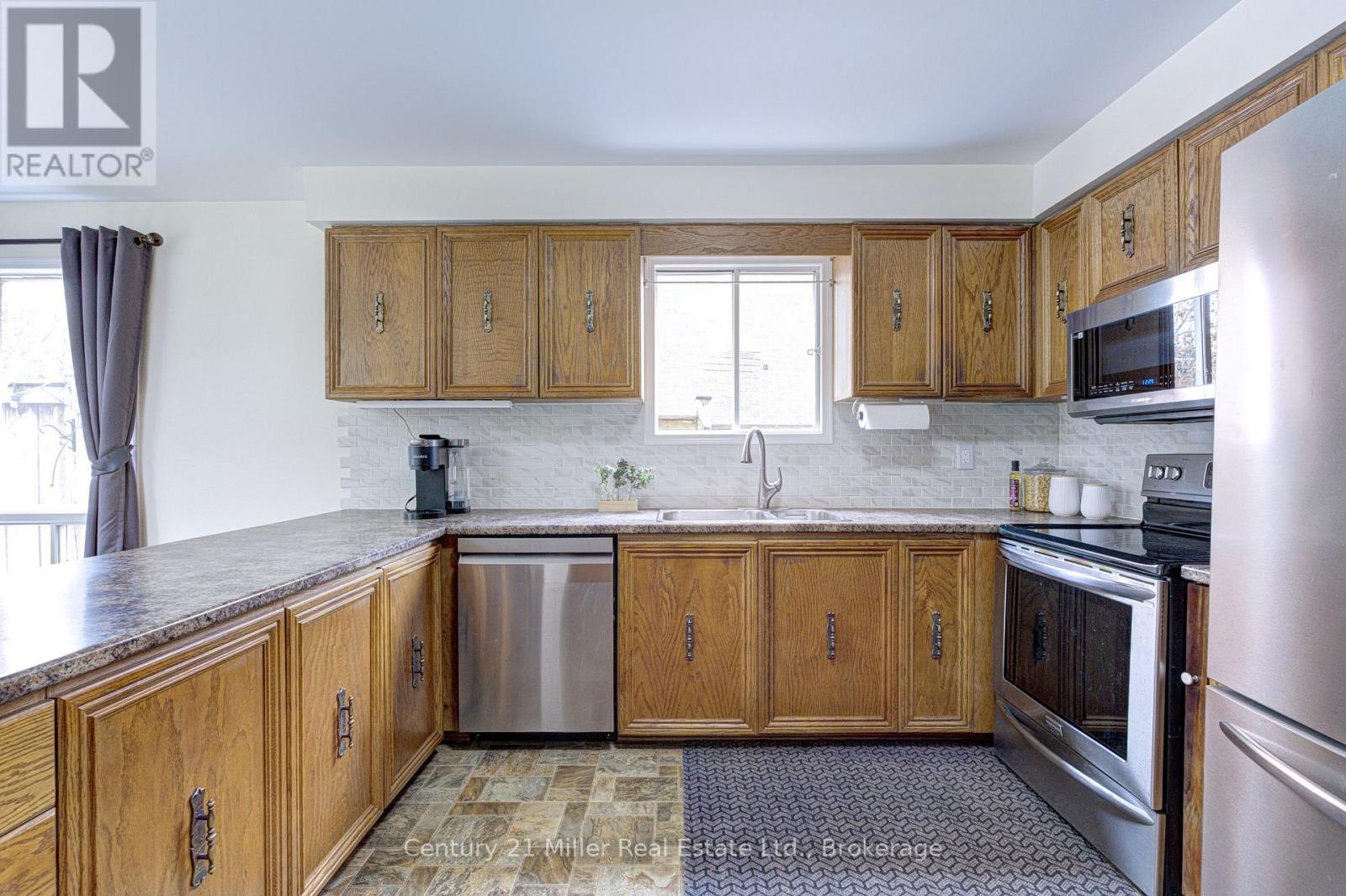 2046 Oxford Avenue, Oakville, Ontario  L6H 4K7 - Photo 14 - W13096620