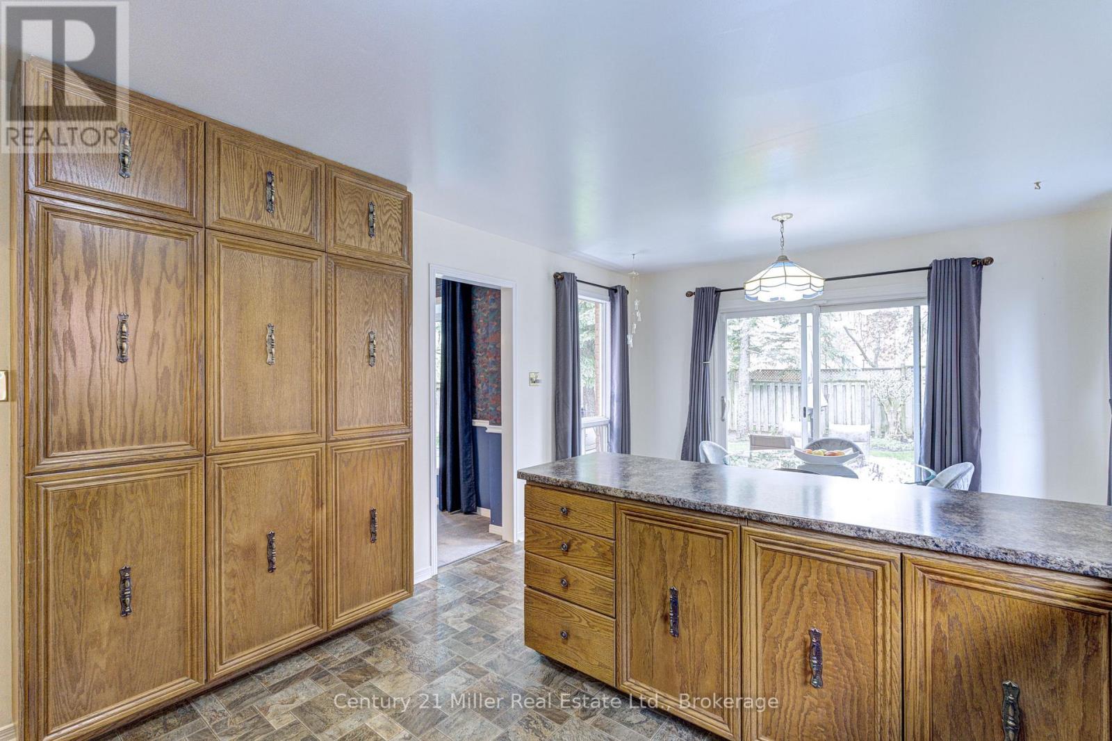 2046 Oxford Avenue, Oakville, Ontario  L6H 4K7 - Photo 15 - W13096620