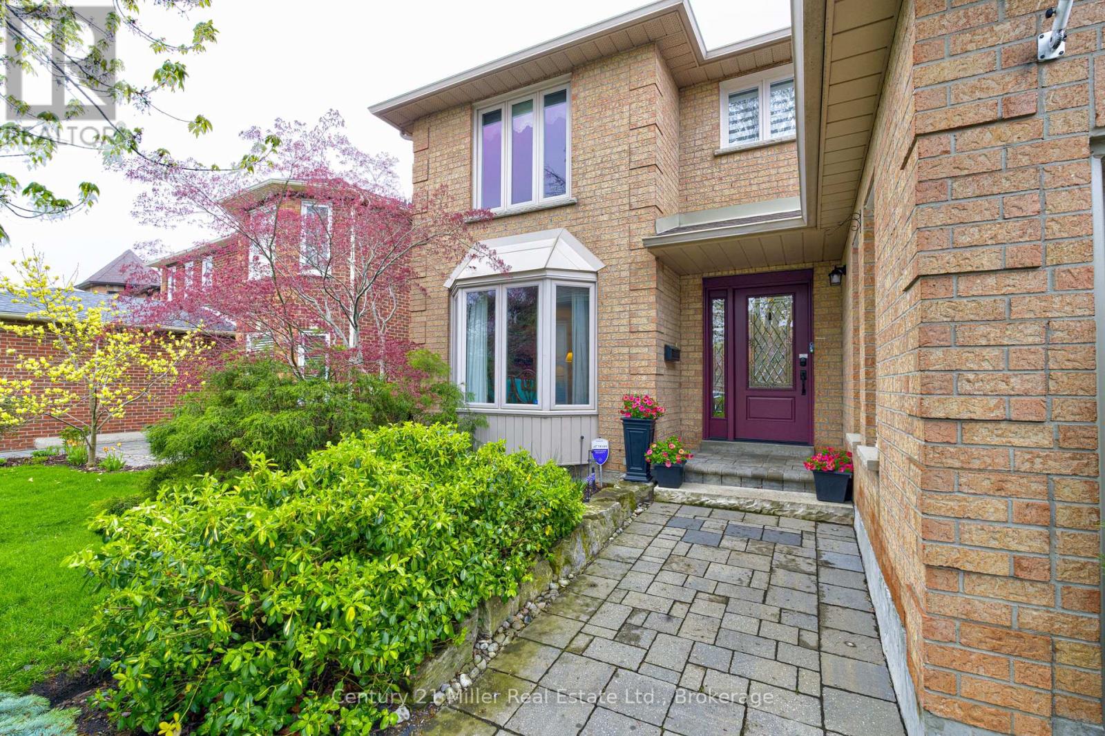 2046 Oxford Avenue, Oakville, Ontario  L6H 4K7 - Photo 2 - W13096620