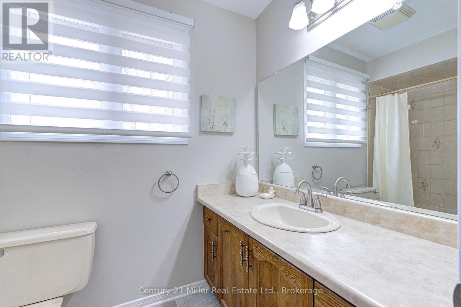 2046 Oxford Avenue, Oakville, Ontario  L6H 4K7 - Photo 33 - W13096620