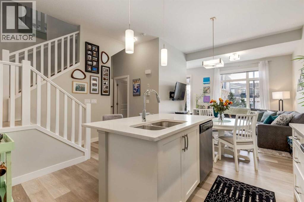 212 Crestbrook Common SW, Calgary, Alberta  T3B 6L1 - Photo 8 - A2308677
