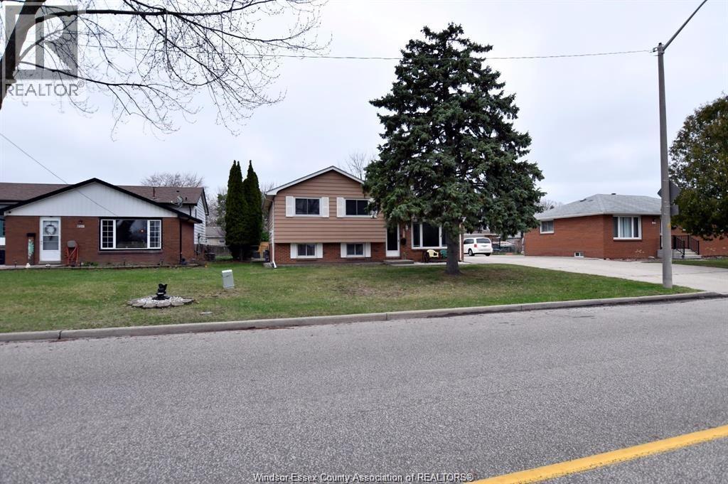 2935 Rivard, Windsor, Ontario  N8T 2J1 - Photo 3 - 26010377