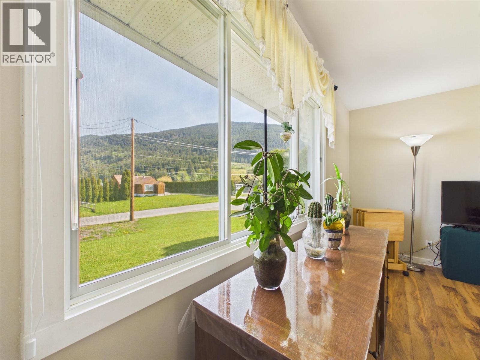 623 Devon Street, Creston, British Columbia  V0B 1G6 - Photo 8 - 10386396