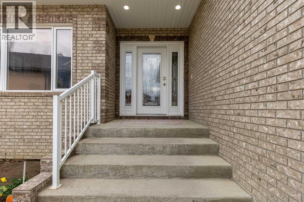 630 Couleecreek Place S, Lethbridge, Alberta  T1K 8C1 - Photo 4 - A2306026