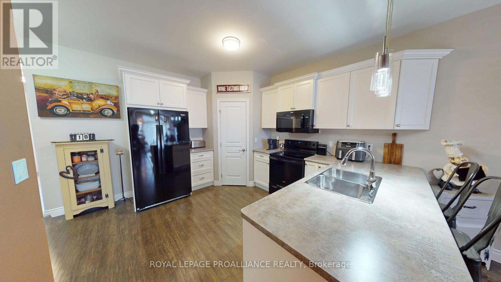 23 Ledgerock Court, Quinte West, Ontario  K8R 0A1 - Photo 3 - X13096442