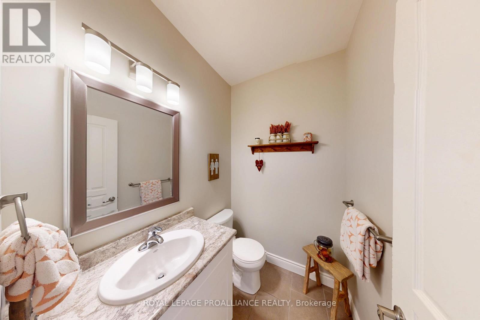 23 Ledgerock Court, Quinte West, Ontario  K8R 0A1 - Photo 5 - X13096442