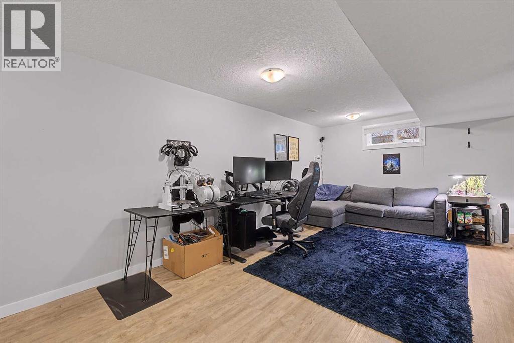 32 Sinclair Crescent SW, Calgary, Alberta  T2W 0L7 - Photo 29 - A2284512