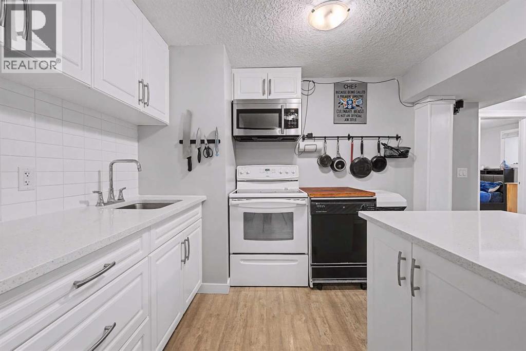 32 Sinclair Crescent SW, Calgary, Alberta  T2W 0L7 - Photo 31 - A2284512