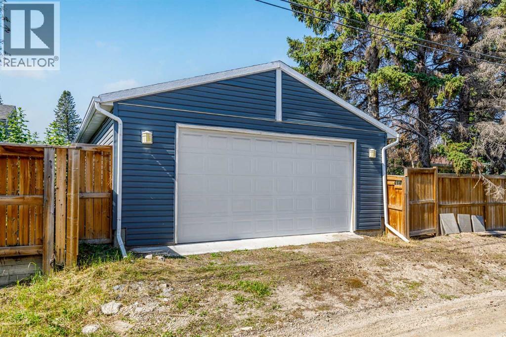 32 Sinclair Crescent SW, Calgary, Alberta  T2W 0L7 - Photo 35 - A2284512